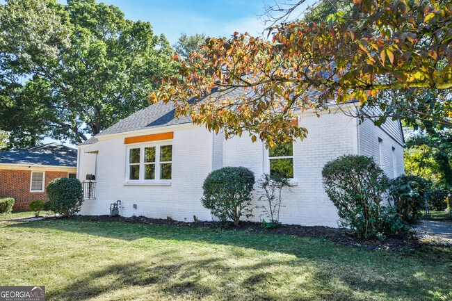 Photo - 458 Shannon Dr SW