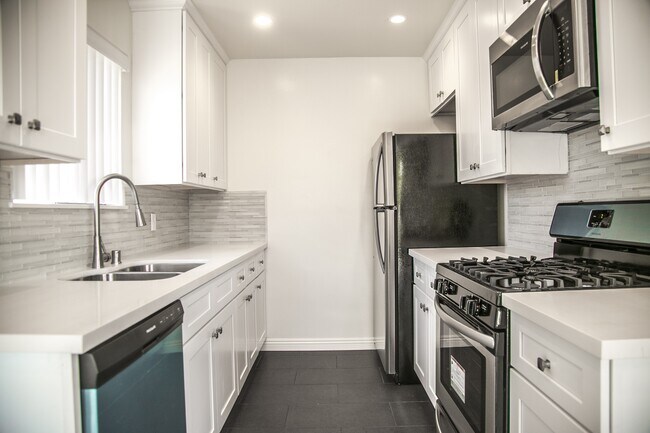 Photo - 725 Hayworth Apartments