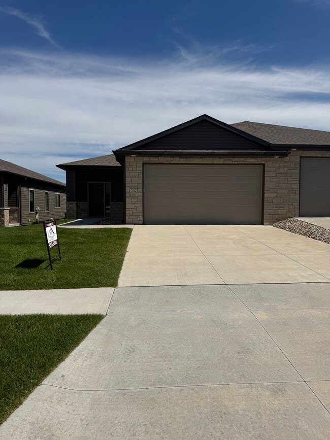Building Photo - 242 Half Moon Dr