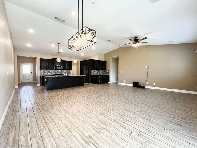 Photo - Stunning Luxury Home for Rent in Shafter