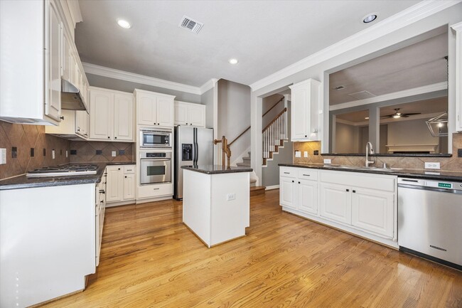Photo - 5337 Elm St