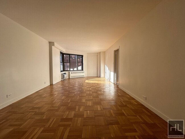 Photo - Fourth Avenue Unidad 9F