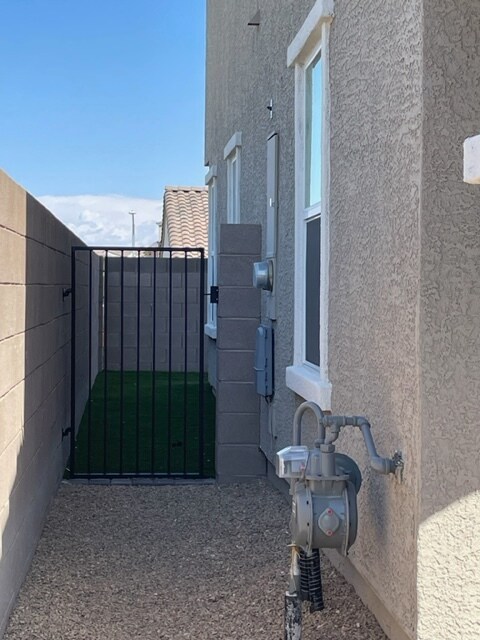 Side yard Gate - 365 Rosefinch St