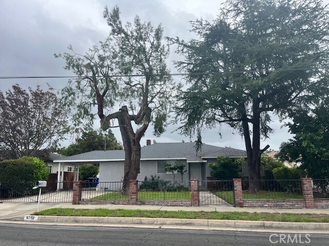 Building Photo - 6752 Oak Ave