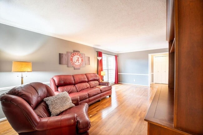 Photo - 1745 Jack Warner Pkwy