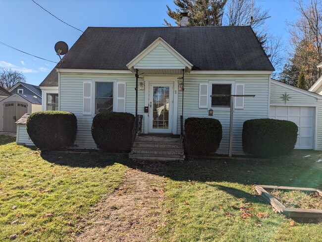 Cute Cape style home with a one car garage and driveway - 3 N Atkins Ave House