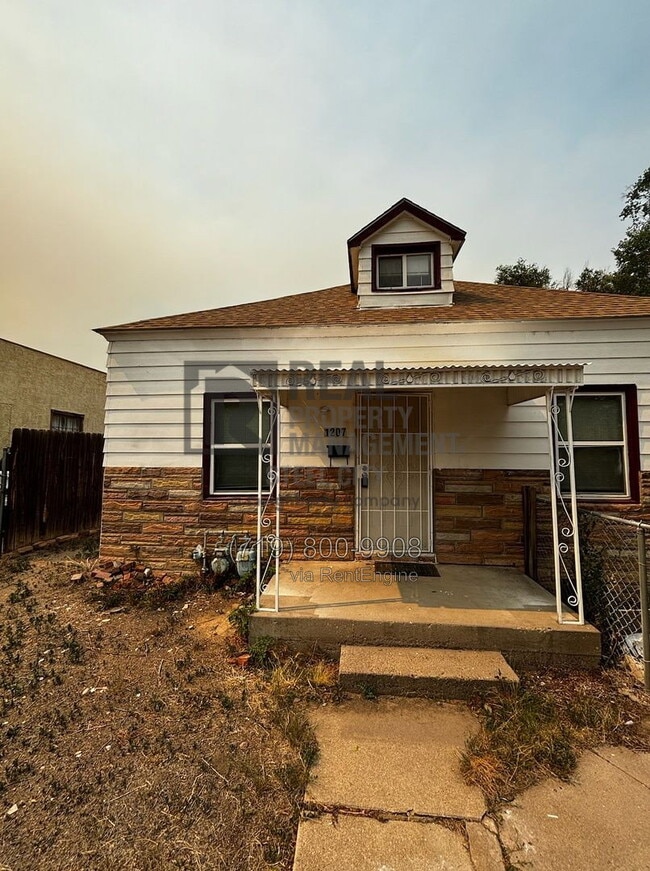 Building Photo - 1207 W 15th St