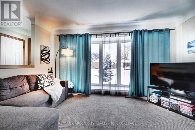 Photo - 59 Jacobson Ave