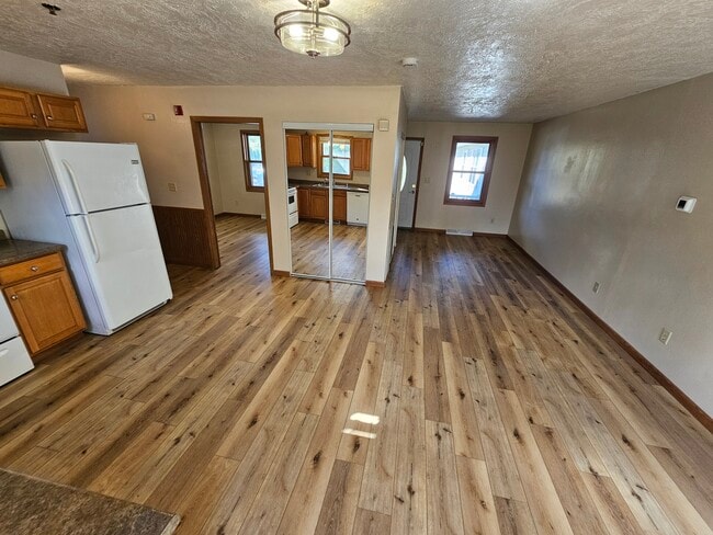 Photo - 533 Lakeshore Ct Apartamentos