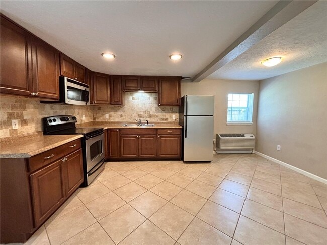 Photo - 422 W Burleson St