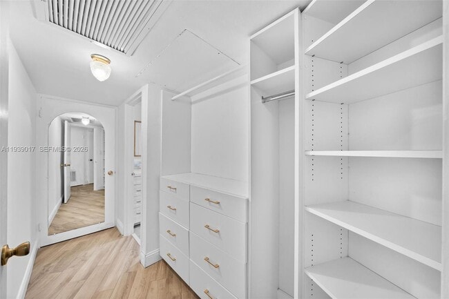 Photo - 3301 NE 5th Ave Unidad 221