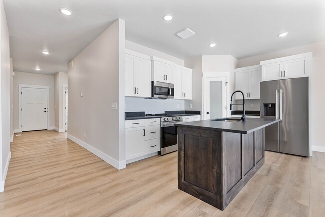 AVAILABLE JANUARY 2025 - 3 BED 2 BATH TWIN... - AVAILABLE JANUARY 2025 - 3 BED 2 BATH TWIN... House