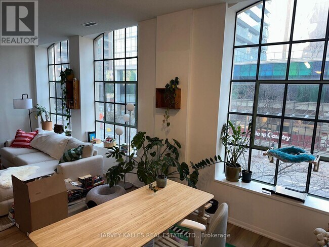 Photo - 832 Bay St. Unité 207