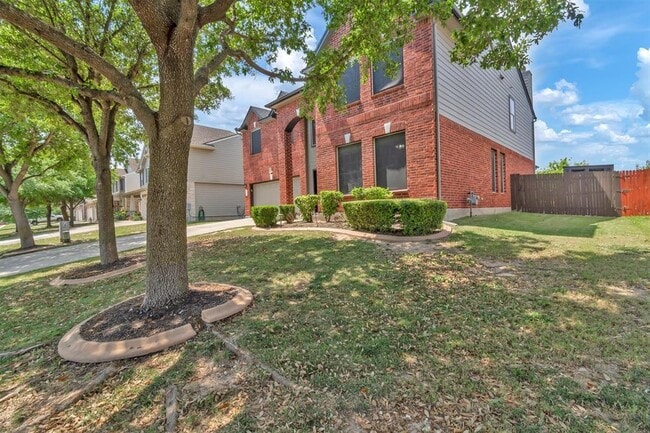 Photo - 749 Sweet Gum Dr