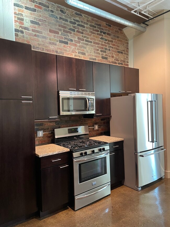 Building Photo - 95 Perry St Unit 202