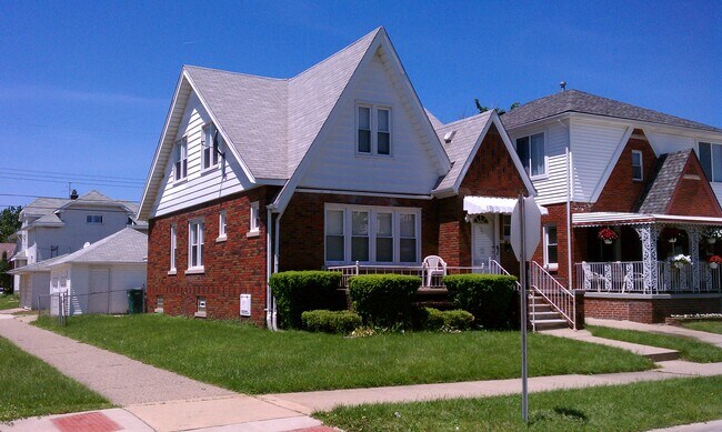 Photo - 6801 Barrie St Unit #2 - Upper