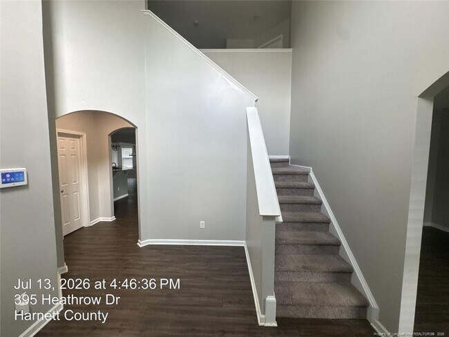 Photo - 395 Heathrow Dr