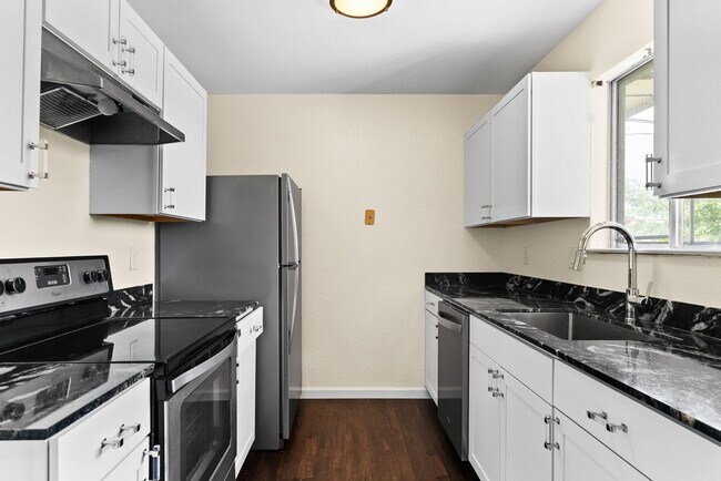 Photo - 2013 Hinkle Ave