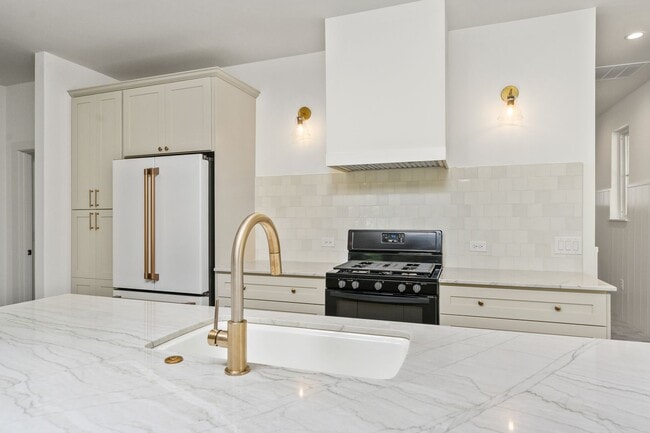 Photo - 1113 W 22 1/2 St Unit A and B