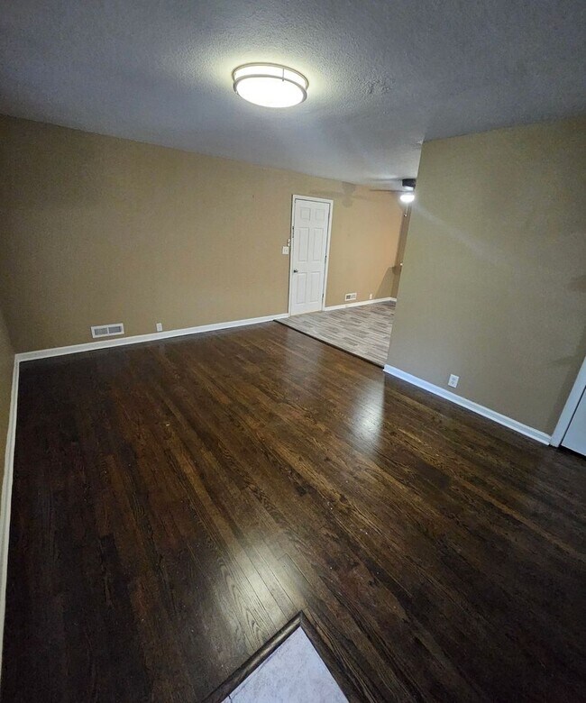 Photo - 3-bedroom, 1-bathroom home located in the ...