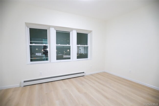 Building Photo - 99-11 39th Ave Unit 2FL