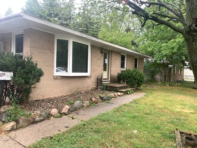 5675 Juanita Dr SE