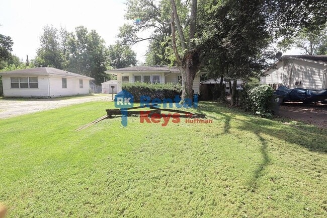 Photo - 2559 Sweetser Ave