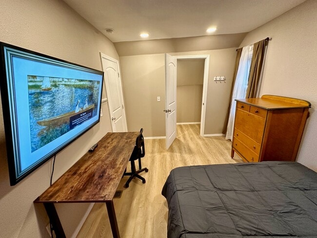 Building Photo - 614 Jamesville Ave