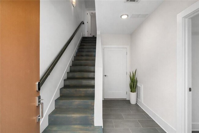 Photo - 52 Reynolds Square Ln