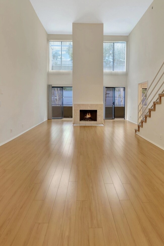 Photo - 1619 Bentley Avenue,