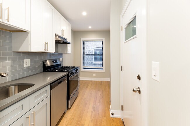 Photo - 512-20 W. Cornelia