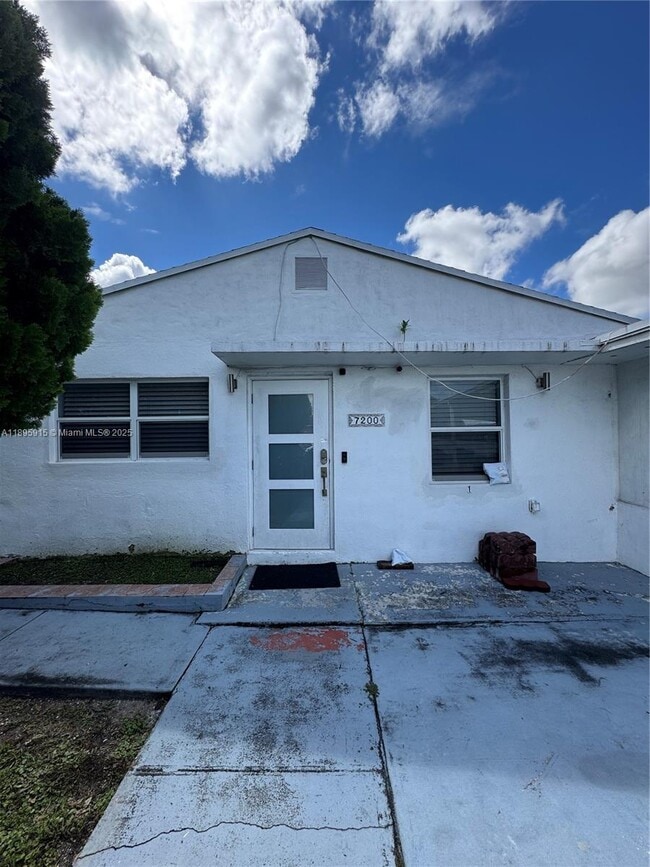 Building Photo - 7200 SW 4th St Unit 1