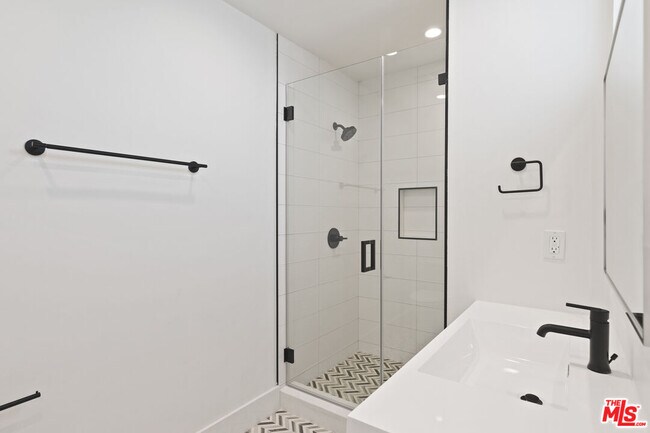 Photo - 153 S Palm Dr Unit PH