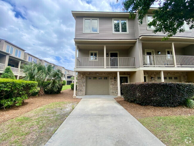 Building Photo - Spacious Townhome located on Hilton Head I...