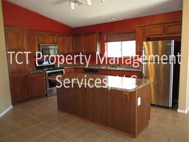 Beautiful Home in Shamrock Estates!