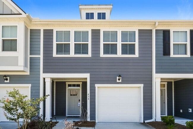 Building Photo - 3 bed / 2.5 bath ~ Foxbank Plantation