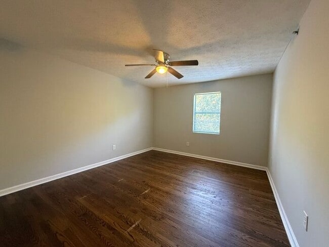 2 Bedroom/2 Bathroom Condo!