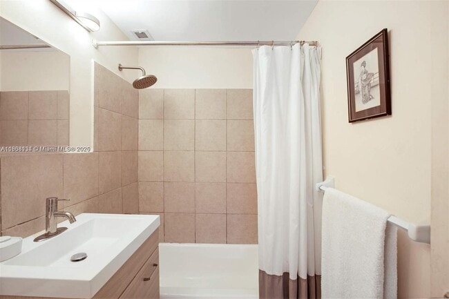 Photo - 880 NE 69th St Unidad 3J