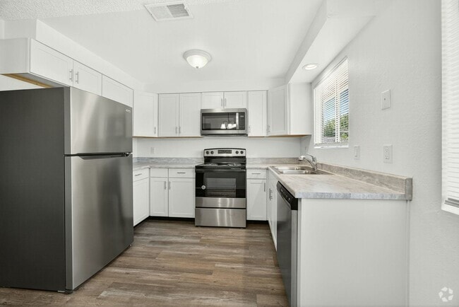 Building Photo - Modern 2-Bedroom Duplex with New Kitchen &... Rental
