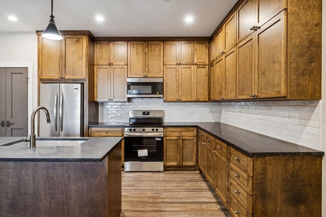 Photo - 118 N Main St