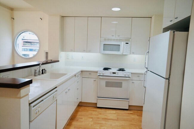 Photo - Excellent South Beach Location-1 Bed/1 Bat...
