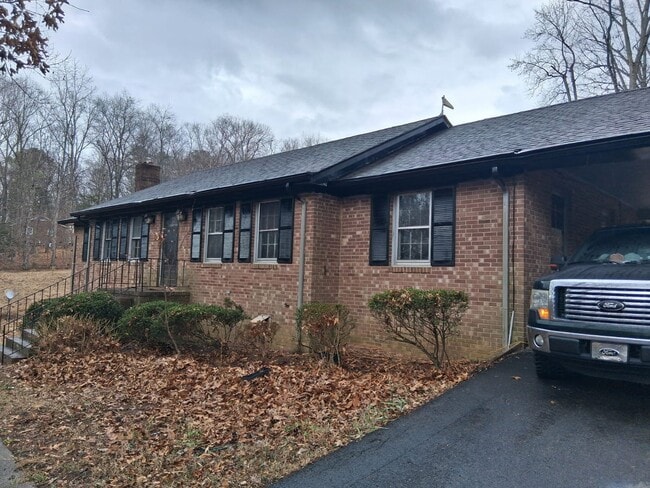 Building Photo - 2707 Little River Dr