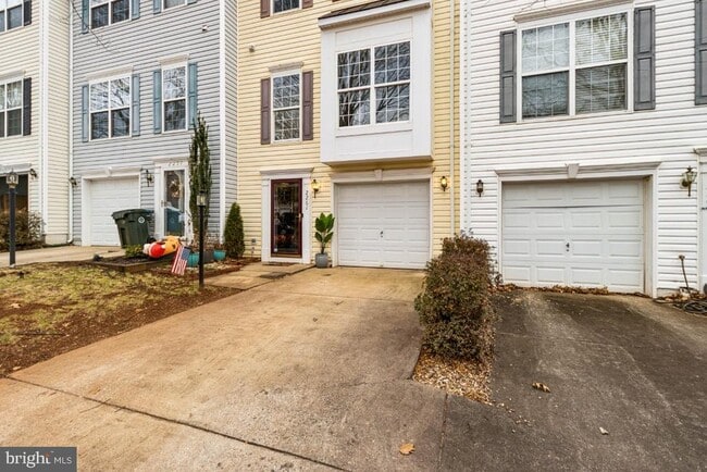 Photo - 2261 Forsythia Dr