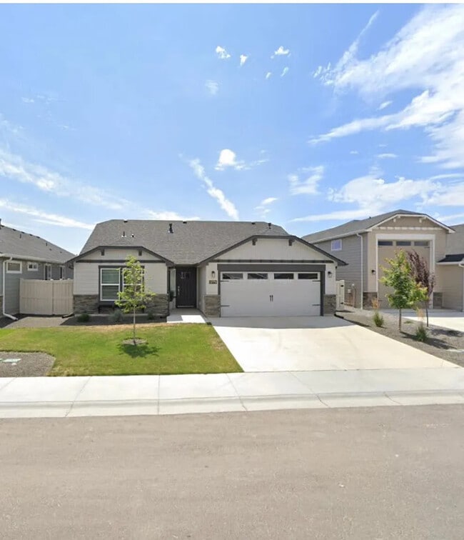 Building Photo - Garby