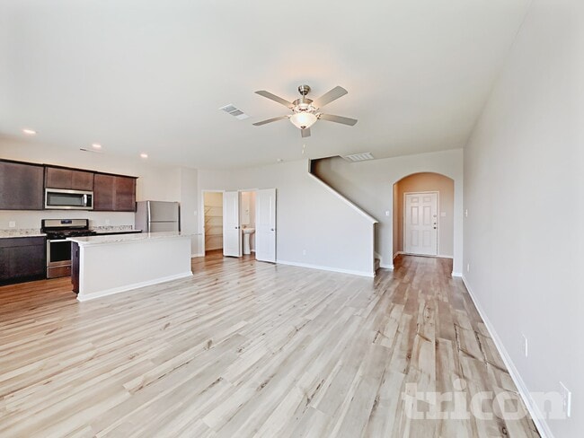 Photo - 824 Clark Dr