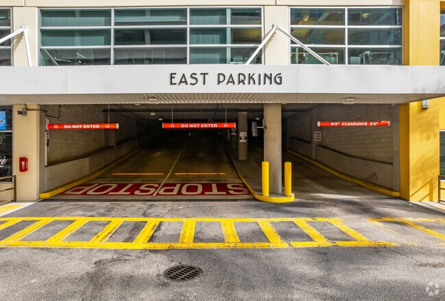 Estacionamiento - Grand Central at Kennedy West