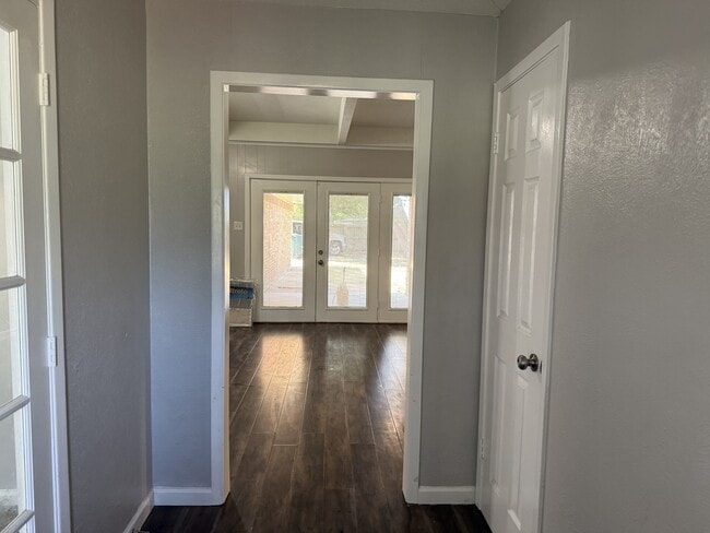Photo - 1833 Skyline Dr