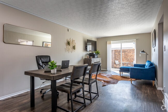 2 BR, 2 BA - 875 SF - Tamarack Arms Apartments