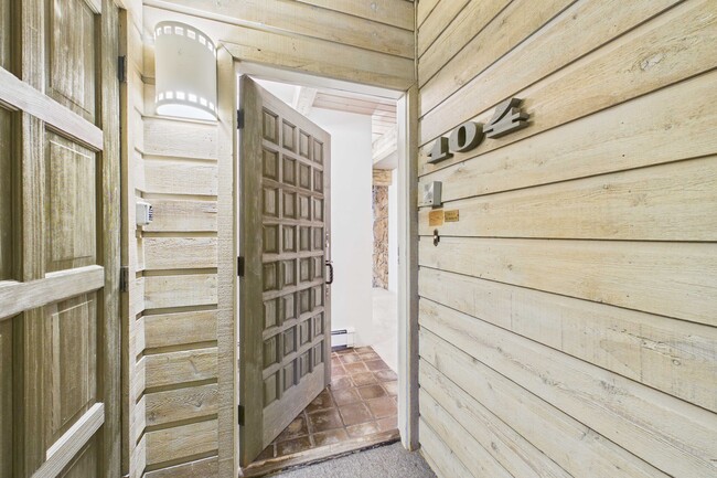 Photo - 651 S Monarch St