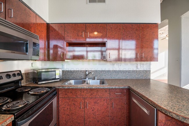 Building Photo - CALL US TODAY AT (505) 808-6467 TO SCHEDUL... Unit 3B